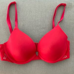 Bra/“PINK” underwire bra. Red, lightly padded, Size 34B.